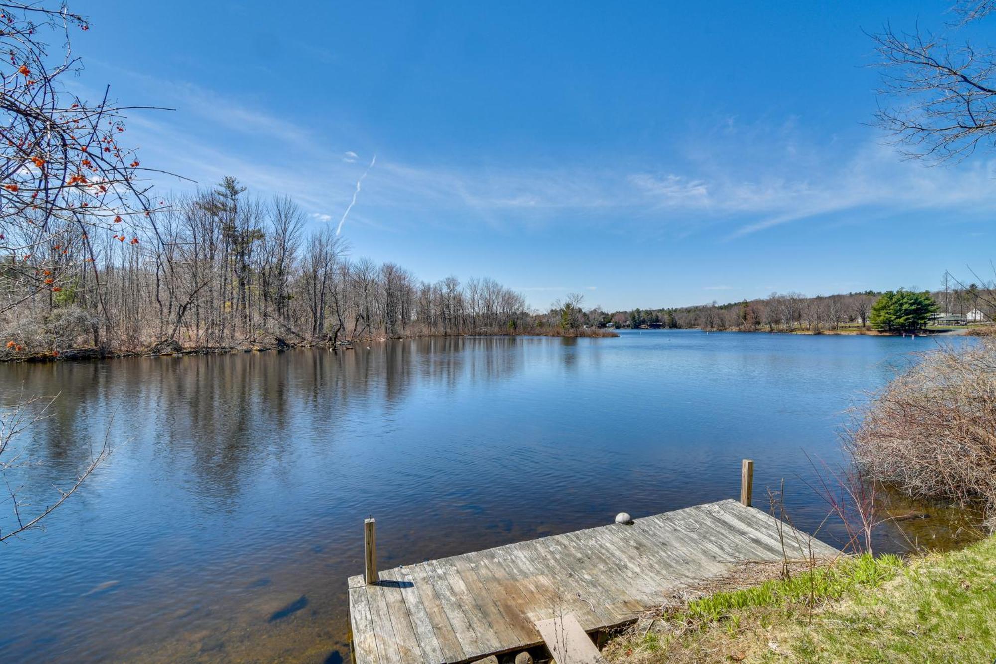 Oakland Apt On Messalonskee Lake With Dock Access! Apartamento Waterville Exterior foto